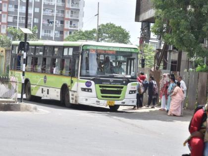 Lockdown of taxi and rickshaw drivers in Nashik city area; Plight of passengers | नाशिक शहर परिसरात टॅक्सी अन् रिक्षा चालकांचा बंद; प्रवाशांचे हाल, नागरिकांची बसला पसंती