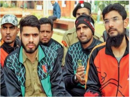 Due to refusal to take a beard, ten students from NCC camps were arrested | दाढी काढायला नकार दिल्यामुळे एनसीसीच्या कॅम्पमधून दहा विद्यार्थ्यांना हाकललं