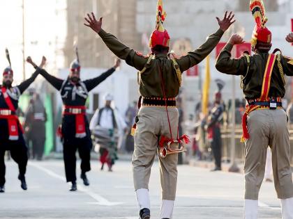 India vs Pakistan War: Beating Retreat Ceremony to begin today; but India will neither shake hands nor open the gate with Pakistan... | बिटींग रिट्रीट सेरेमनी आजपासून सुरु होणार; पण भारत ना हस्तांदोलन करणार, ना गेट उघडणार... India vs Pakistan War: Beating Retreat Ceremony to begin today; but India will neither shake hands nor open the gate with Pakistan... | बिटींग रिट्रीट सेरेमनी आजपासून सुरु होणार; पण भारत ना हस्तांदोलन करणार, ना गेट उघडणार...