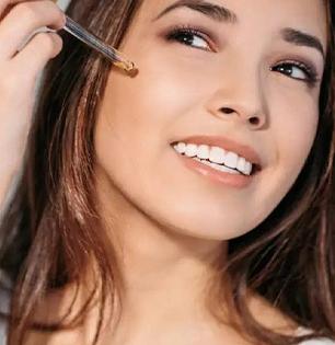 Beauty tips : झोपण्याआधी करा फक्त 1 काम , सकाळी चेहऱ्यावर येतो मस्त ग्लो