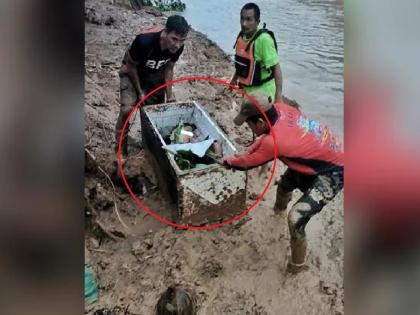 Philippines Landslide: 11 year old boy miraculously survives landslide by taking refuge in refrigerator for 20 hours | Philippines Landslide: भूस्खलनाने कुटुंब हिरावलं, पण तो वाचला; 20 तास फ्रीजमध्ये अडकला, बचाव पथकाने केली सुटका