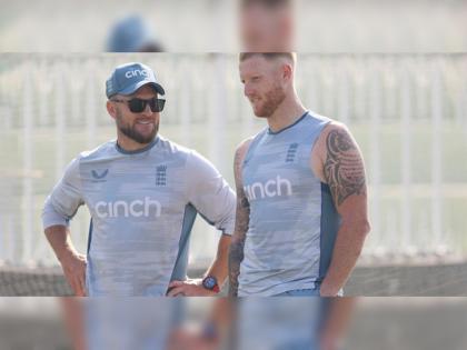 At least 12 members of the England Team including captain Ben Stokes have been infected by a virus (no COVID symptoms) ahead of the first Test against Pakistan | PAK vs ENG : उद्या सामना अन् बेन स्टोक्ससह इंग्लंडचे १२ खेळाडू पडले आजारी; पाकिस्तान दौरा पुन्हा चर्चेत 