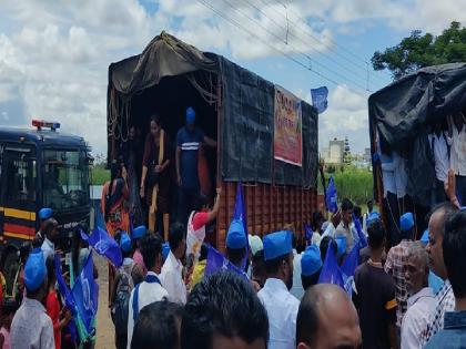 Ambedkari community from Bedg left the village again, long march from Mangaon to Mumbai | Sangli: बेडग येथील आंबेडकरी समाजाने पुन्हा गाव सोडले, माणगाव ते मुंबई लॉंग मार्च