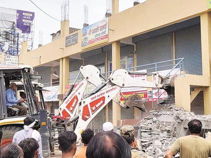 144 encroachments on Beed bypass on second day; Unauthorized occupants taken into custody | बीड बायपासवर दुसऱ्या दिवशीही १४४ अतिक्रमणे भुईसपाट; अनधिकृत कब्जेदार हवालदिल 144 encroachments on Beed bypass on second day; Unauthorized occupants taken into custody | बीड बायपासवर दुसऱ्या दिवशीही १४४ अतिक्रमणे भुईसपाट; अनधिकृत कब्जेदार हवालदिल