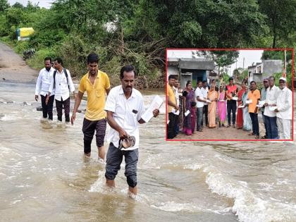 Beed: Officials reached the village after wading through flood waters; 61 families were given relief cheques | Beed: पुराचे पाणी पार करत अधिकारी पोहोचले गावात; ६१ कुटुंबांना दिले मदतीचे धनादेश