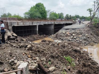 Four people, 63 animals died in Beed, agriculture also damaged; Where are the ministers, MPs, MLAs? | बीडमध्ये चार माणसं, ६३ जनावरं मेली, शेतीचेही नुकसान; मंत्री, खासदार, आमदार आहेत कुठं? Four people, 63 animals died in Beed, agriculture also damaged; Where are the ministers, MPs, MLAs? | बीडमध्ये चार माणसं, ६३ जनावरं मेली, शेतीचेही नुकसान; मंत्री, खासदार, आमदार आहेत कुठं?