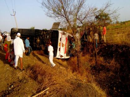 shivshahi bus accident near by beed | बीडजवळ शिवशाही बसला अपघात, 6 प्रवासी जखमी