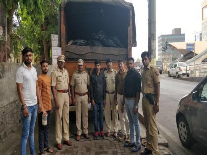 beef transport vehicle seized by Police | गोमांसाची वाहतूक करणारे वाहन पोलिसांकडून ताब्यात 