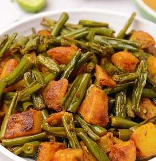 फरसबी-बटाटा मसाला फ्राय, हॉटेलात मिळणाऱ्या तवा फ्रायपेक्षा भारी- फरसबी न आवडणारेही खातील चाटूनपुसून