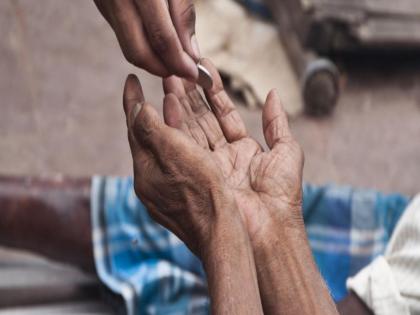 #SHOCKING: The road to begging on the street in the airplane | #SHOCKING : रस्त्यावर भीक मागणारा गेला विमानातून घरी