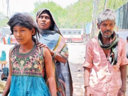 eye blind family taking money begging to give lawyers fee jalgaon child arrested theft | लेकरासाठी भीक मागून भरली वकिलाची फी, नियतीने अंध माय-लेकींचा गुदमरला श्वास 