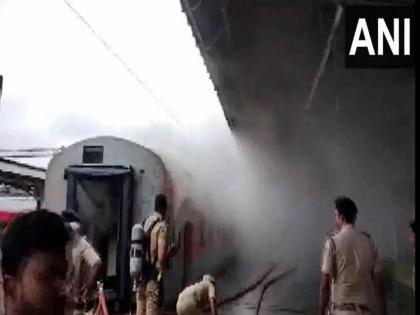 Big news! Fire broke out in three air-conditioned coaches of Bangalore Express | मोठी बातमी! बेंगलोर एक्सप्रेसच्या वातानुकुलित तीन डब्यांना लागली आग