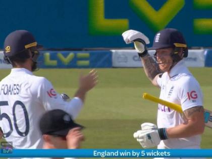 ENG vs NZ 2nd Test : England have defeated New Zealand in one of the most craziest run chases on Day 5 of a Test, Jonny Bairstow's 136 (92) and captain Ben Stokes 75* (70). | ENG vs NZ 2nd Test : इंग्लंडने अशक्यप्राय विजय मिळवला; Jonny Bairstow ने २१ चेंडूंत ९८ धावा कुटल्या, Ben Stokes नेही न्यूझीलंडला धुतले