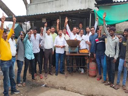 PM Narendra Modi's birthday celebrated as Unemployment Day in yavatmal; Expressed anger by frying tea and pakoras | पंतप्रधानांचा वाढदिवस 'बेरोजगार दिन' म्हणून साजरा; चहा, पकोडे तळून केला रोष व्यक्त