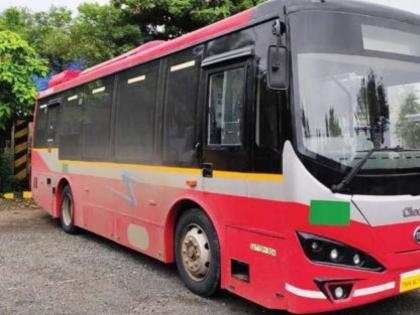 in mumbai for free money best hit 20 thousand passenger broke the windows of ac bus | सुट्या पैशांसाठी, बेस्टला २० हजारांचा फटका! प्रवाशाने एसी बसच्या काचा फोडल्या