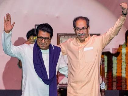 Signs of Thackeray brothers' alliance in BEST Patpedhi elections | बेस्ट पतपेढीच्या निवडणुकीत ठाकरे बंधुंच्या युतीचे संकेत Signs of Thackeray brothers' alliance in BEST Patpedhi elections | बेस्ट पतपेढीच्या निवडणुकीत ठाकरे बंधुंच्या युतीचे संकेत