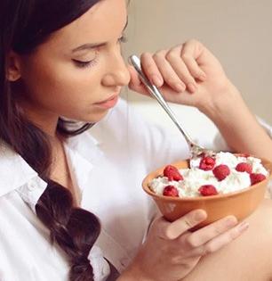 मासिक पाळीचा त्रास कमी करणारे ५ पदार्थ, वेदना होतात कमी आणि मूडही राहतो चांगला...