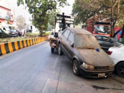 Began to pick up unattended vehicles | बेवारस वाहने उचलण्यास सुरुवात