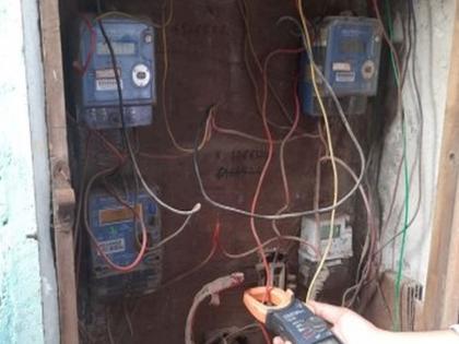 A case has been registered against three power thieves in Bhayander | भाईंदरमध्ये तिघा वीजचोरांवर गुन्हा दाखल 