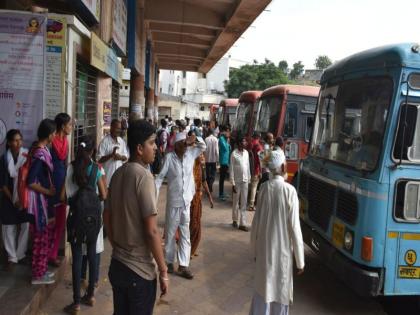 Nandurbar's bus rises in buses | नंदुरबारकरांना एसटी दरवाढीचा बसणार फटका Nandurbar's bus rises in buses | नंदुरबारकरांना एसटी दरवाढीचा बसणार फटका