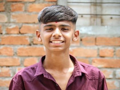 Working in a mobile repair shop Tushar Laxman Kumbhar passed 10th with 81.60 percent marks | SSC Result2024: भडगावचा ‘तुषार’, अभ्यासात हुशार