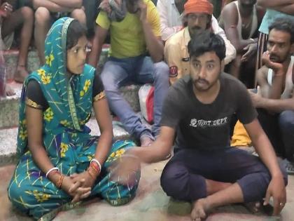 Kundan Nisha Bihar Love story: No, don't get me married to the mother of three children, I...; The villagers didn't hear anything, I was living in a live-in... | नका हो, तीन मुलांच्या आईसोबत माझे लग्न लावू नका, मी तर...; गावकऱ्यांनी काही ऐकले नाही, पठ्ठ्या लिव्ह इनमध्ये राहत होता... Kundan Nisha Bihar Love story: No, don't get me married to the mother of three children, I...; The villagers didn't hear anything, I was living in a live-in... | नका हो, तीन मुलांच्या आईसोबत माझे लग्न लावू नका, मी तर...; गावकऱ्यांनी काही ऐकले नाही, पठ्ठ्या लिव्ह इनमध्ये राहत होता...