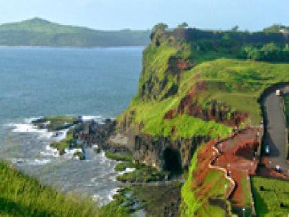 Young woman goes missing after falling into sea in Ratnagiri | रत्नागिरीत खवळलेल्या समुद्रात पडून तरुणी बेपत्ता, भगवती किल्ल्यानजीकची घटना Young woman goes missing after falling into sea in Ratnagiri | रत्नागिरीत खवळलेल्या समुद्रात पडून तरुणी बेपत्ता, भगवती किल्ल्यानजीकची घटना