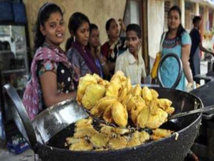 avoid eating open street food after the mankhurd incident the municipality woke up;system alert in mumbai | रस्त्यावरील उघडे अन्न खाणे टाळा; मानखुर्दच्या घटनेनंतर पालिकेला आली जाग; यंत्रणा सतर्क