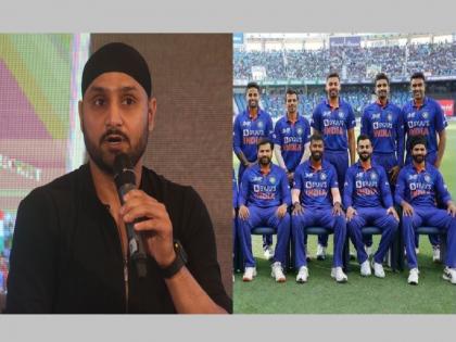 T20 world cup 2022 | harbhajan singh on team india playing 11 selection | T20 World Cup 2022: 'या' दोन खेळाडूंना संघातून बाहेरचा रस्ता दाखवा; हरभजन सिंगची मागणी