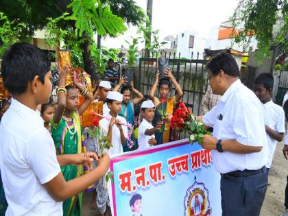 And the walls of municipal schools also became talkative....! | अन् महापालिका शाळांच्या भिंतीही बोलक्या झाल्या....! नव्याने रंगरंगोटी : शिक्षण विभागाचा सकारात्मक पुढाकार