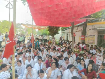 Health department contract officers, employees on indefinite strike Demand for adjustment in government health service |  आरोग्य विभागातील कंत्राटी अधिकारी, कर्मचारी बेमुदत संपावर; शासकीय आरोग्य सेवेत समायोजन करण्याची मागणी