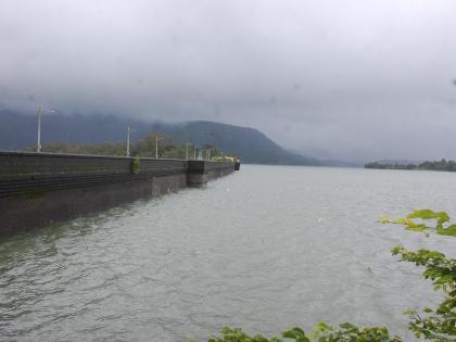 bhandardara dam overflow: Water starts flowing into the river | भंडारदरा ओव्हरफ्लो : निळवंडेत पाणी सोडण्यास सुरुवात