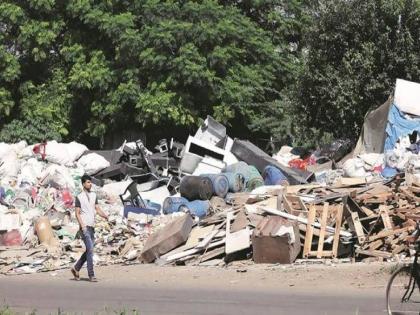 On the Ambad Link Road of Nasik, the risk of recurring the scrap market | नाशिकच्या अंबड लिंकरोडवर भंगार बाजार पुन्हा वसण्याचा धोका