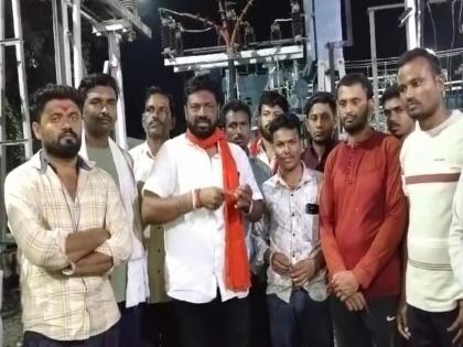 High voltage agitation by villagers at midnight in substation, Mahavitaran immediately brought 150 poles | सबस्टेशनमध्ये मध्यरात्री ग्रामस्थांचे हायव्होल्टेज आंदोलन, महावितरणने तत्काळ आणले १५० पोल