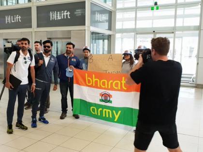 IND vs AUS: Visit to India Army by Rohit and Bhubaneswar | IND vs AUS : भारत आर्मीला दिली जडेजा आणि भुवनेश्वरने भेट