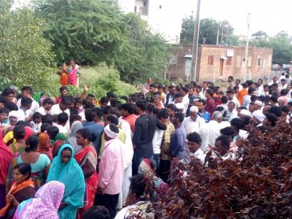 The funeral of the five people killed in the accident | अपघातात ठार झालेल्या पाच जणांवर शोकाकूल वातावरणात अंतिम संस्कार