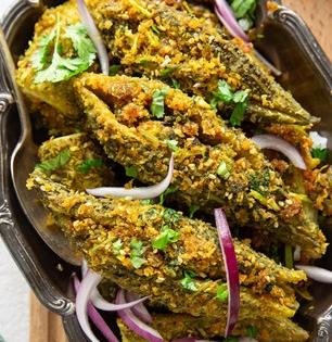 भन्नाट चवीची चमचमीत भरवा कारली! कडू कारलं लागेल चविष्ट आणि होईल फेवरिट...