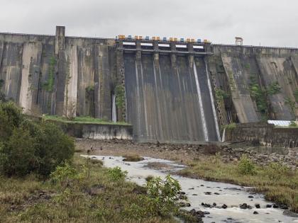 water crisis in mumbai deepens only 10.67 percent stock in dams | मुंबईतील पाणी संकट आणखी गडद; धरणांमध्ये फक्त १०.६७ टक्के साठा