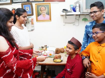 Bhaubij celebrated at the sisters' home | चंद्राचे चांदणे डोकावले बहिणींच्या घरी अन् साजरी झाली भाऊबीज 