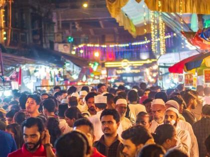 Clothes, antimony and perfume stalls in Bhendi Bazaar, a shopping destination | भेंडीबाजारात कपडे, सुरमा अन् अत्तराचा दरवळ, खरेदीला उधाण