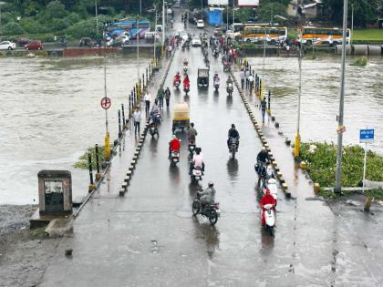 Did the baba bhide bridge go under water Pune citizens will not have any problem Because the bridge will be removed | पावसाळ्यात भिडे पूल पाण्याखाली गेला का? पुणेकरांना प्रश्नच नाही पडणार; कारण पूल काढण्यात येणार