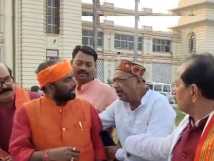 bihar bjp mlas clash with each other outside the assembly fight over standing near vijay sinha | राडाच! तू पुढे की मी पुढे... विधानसभेबाहेर एकमेकांना भिडले भाजपाचे आमदार, चिघळला वाद