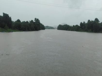 Bhima river floods; Daund-Shirur talukas lose connectivity, farmers suffer huge losses | भीमा नदीला पूर; दौंड-शिरूर तालुक्यांचा संपर्क तुटला, शेतकऱ्यांचे मोठे नुकसान