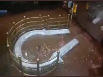 The Shivling in the Bhimashankar temple, one of the twelve Jyotirlingas in Pune, is under water | बारा ज्योतिर्लिंगांपैकी एक असलेल्या पुण्यातील भीमाशंकर मंदिरात शिवलिंग पाण्याखाली