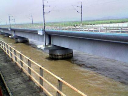 The young woman who fell into the creek from Bhayander's railway bridge was found near Chowk Jetty after almost 7 hours | भाईंदरच्या रेल्वे पुलावरून खाडीत पडलेली तरुणी तब्बल ७ तासांनी चौक जेट्टी जवळ सापडली 