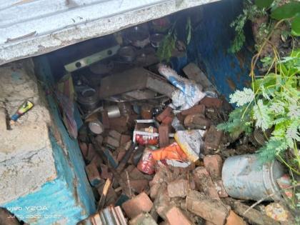 mother-daughter died and three were seriously injured due to house collapse in heavy rain | साखरझोपेत असलेल्या वऱ्हाडे कुटुंबावर काळाचा घाला; घर कोसळून माय-लेकी ठार, तीन गंभीर