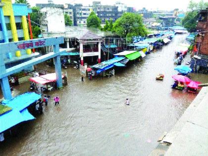  Bhiwandi Kamvari river floods, life-threatening disorder | भिवंडीत कामवारी नदीला पूर, जनजीवन विस्कळीत