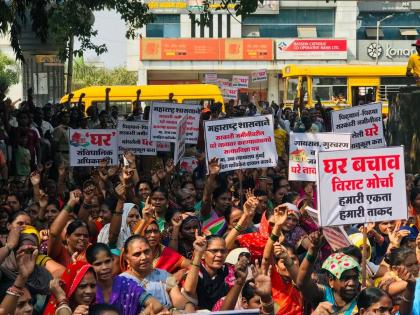 RPI Secular march at Tehsildar office against encroachment action in Bhiwandi | भिवंडीत अतिक्रमण कारवाई विरोधात आरपीआय सेक्युलरचा तहसीलदार कार्यालयावर बिऱ्हाड मोर्चा 