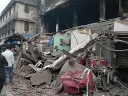 A two-storey building collapsed in Bhiwandi, one died under the rubble | भिवंडीत दुमजली इमारत कोसळली, ढिगाऱ्याखाली दबून एकाचा मृत्यू