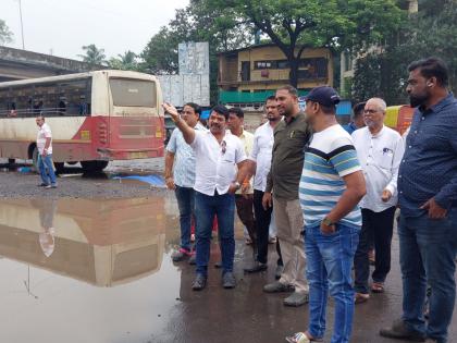 bhiwandi bus station face many problems thackeray group protest warning  | भिवंडी बस स्थानकाला तळ्याचे स्वरूप; शिवसेना ठाकरे गटाचा आंदोलनाचा इशारा 